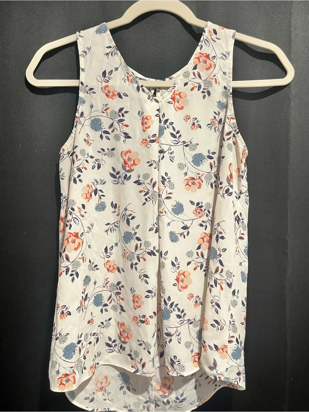 Tank Top Four Bundle Size XS - Picture 9 of 10